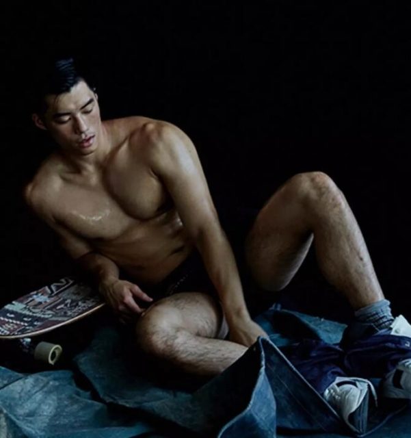 号称18的篮球帅哥沐浴全过程！！ - 51虹马