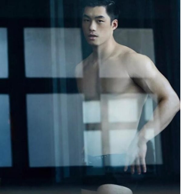 号称18的篮球帅哥沐浴全过程！！ - 51虹马