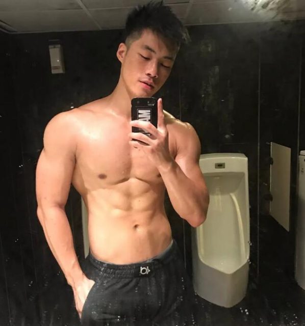 号称18的篮球帅哥沐浴全过程！！ - 51虹马