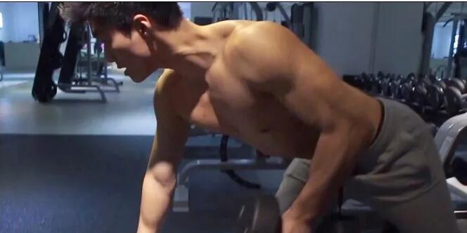 号称18的篮球帅哥沐浴全过程！！ - 51虹马