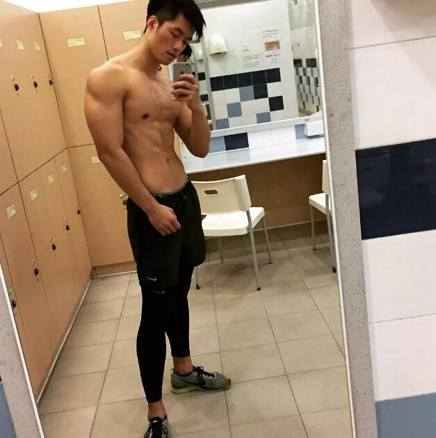 号称18的篮球帅哥沐浴全过程！！ - 51虹马