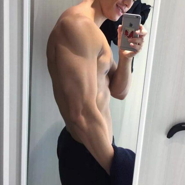 号称18的篮球帅哥沐浴全过程！！ - 51虹马