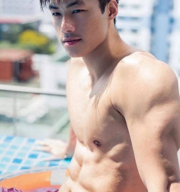 号称18的篮球帅哥沐浴全过程！！ - 51虹马