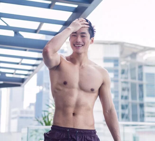 号称18的篮球帅哥沐浴全过程！！ - 51虹马