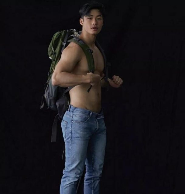 号称18的篮球帅哥沐浴全过程！！ - 51虹马