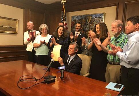 今日国内外同志同性恋资讯汇总:四位男模指控知名摄影师性侵等-51虹马