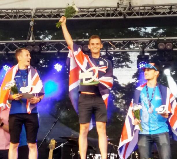 今日国内外同志同性恋资讯汇总：四位男模指控知名摄影师性侵等 - 51虹马