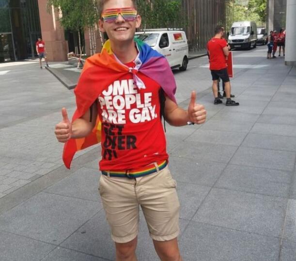 今日国内外同志同性恋资讯汇总:四位男模指控知名摄影师性侵等 - 51虹马 今日国内外同志同性恋资讯汇总:四位男模指控知名摄影师性侵等 - 51虹马