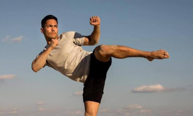 今日国内外同志同性恋资讯汇总：四位男模指控知名摄影师性侵等 - 51虹马