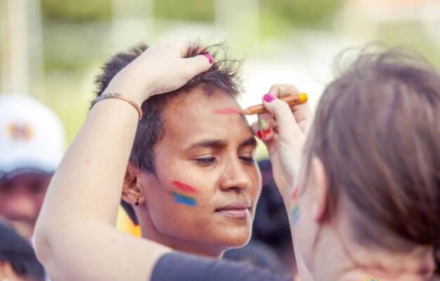 今日国内外同志同性恋资讯汇总：四位男模指控知名摄影师性侵等 - 51虹马