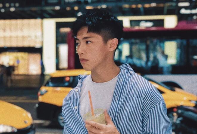 看点∣颜值很能打的小奶狗，清爽六块腹肌让你嗨到喷鼻血!！ - 51虹马