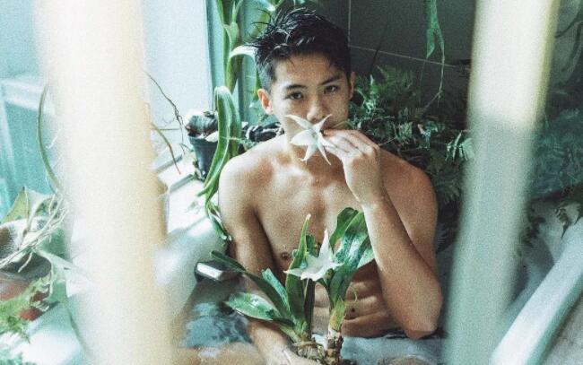 看点∣颜值很能打的小奶狗，清爽六块腹肌让你嗨到喷鼻血!！ - 51虹马