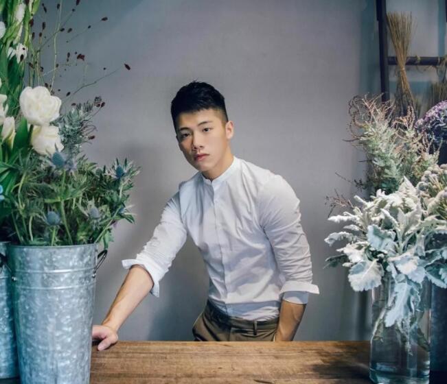 看点∣颜值很能打的小奶狗，清爽六块腹肌让你嗨到喷鼻血!！ - 51虹马