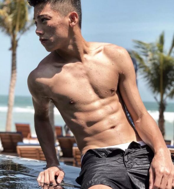 看点∣颜值很能打的小奶狗，清爽六块腹肌让你嗨到喷鼻血!！ - 51虹马