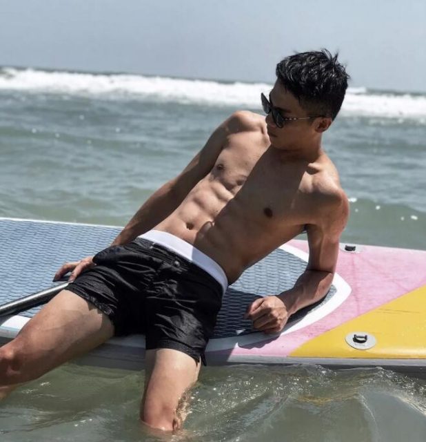 看点∣颜值很能打的小奶狗，清爽六块腹肌让你嗨到喷鼻血!！ - 51虹马