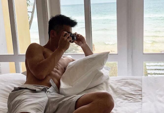 看点∣颜值很能打的小奶狗，清爽六块腹肌让你嗨到喷鼻血!！ - 51虹马