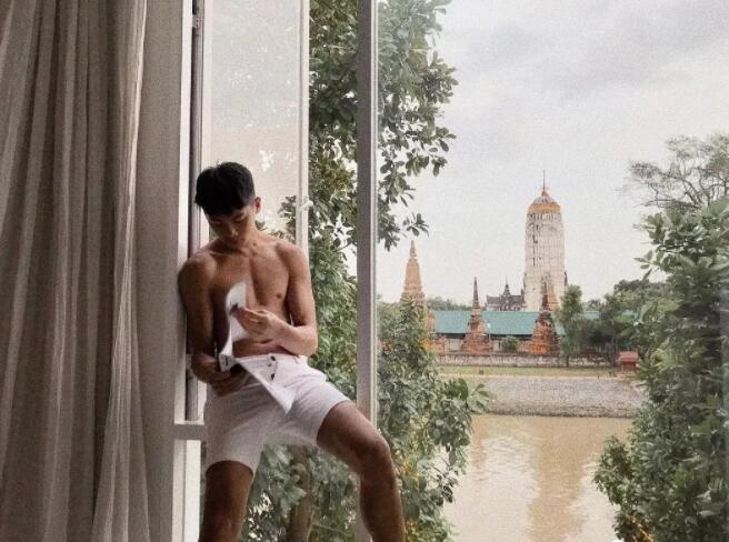 看点∣颜值很能打的小奶狗，清爽六块腹肌让你嗨到喷鼻血!！ - 51虹马