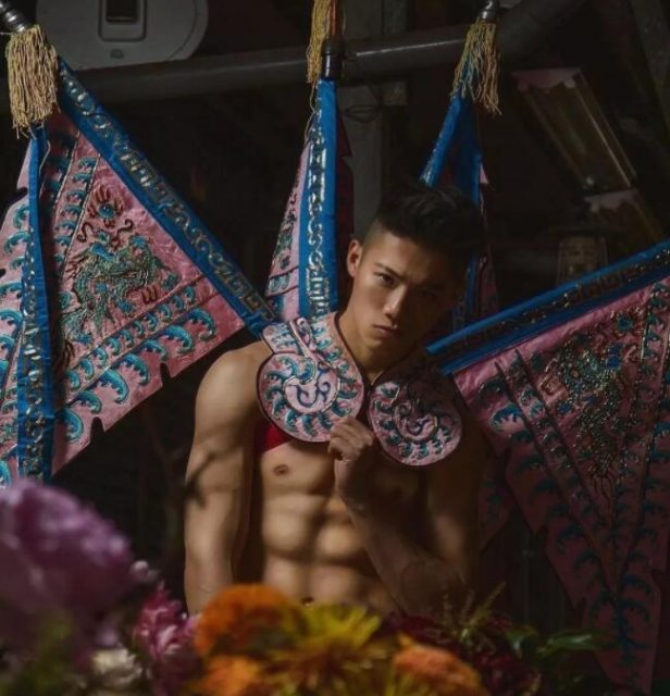 看点∣颜值很能打的小奶狗，清爽六块腹肌让你嗨到喷鼻血!！ - 51虹马