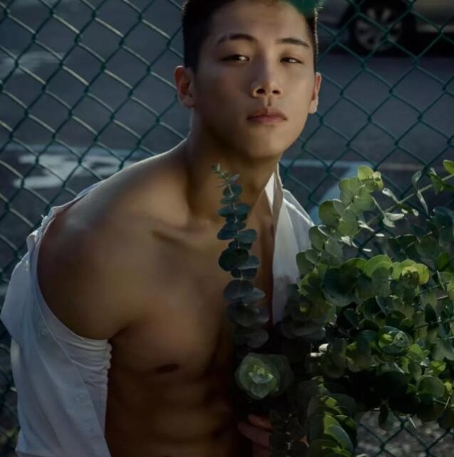 看点∣颜值很能打的小奶狗，清爽六块腹肌让你嗨到喷鼻血!！ - 51虹马