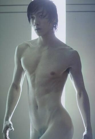 张亮帅哥的屌毛照片 图揭男模张亮的裸照写真 - 51虹马