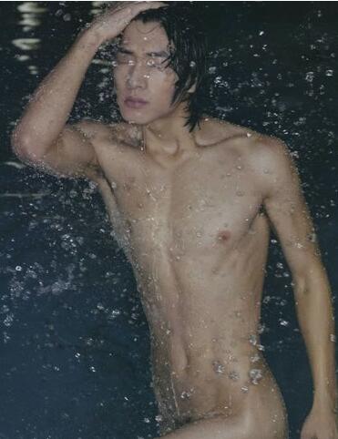 张亮帅哥的屌毛照片 图揭男模张亮的裸照写真 - 51虹马