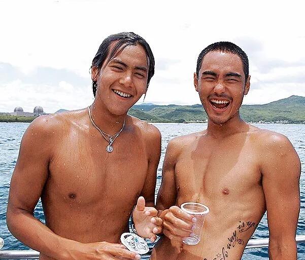 彭于晏和阮经天才是真爱，这是一对拥有对方果照的好基友 - 51虹马