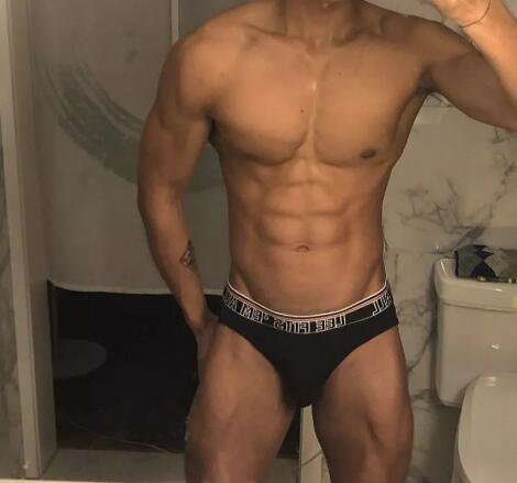 很黑特大足球体育生，笑起来很甜。 - 51虹马