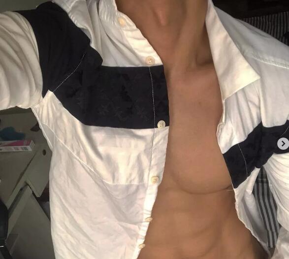 很黑特大足球体育生，笑起来很甜。 - 51虹马