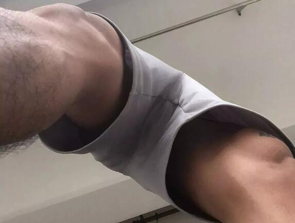 很黑特大足球体育生，笑起来很甜。 - 51虹马