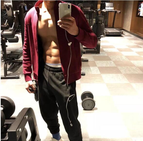 很黑特大足球体育生，笑起来很甜。 - 51虹马