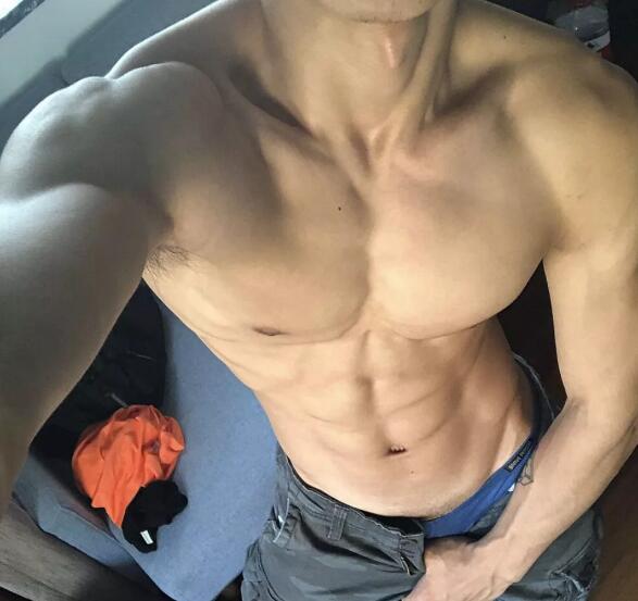 很黑特大足球体育生，笑起来很甜。 - 51虹马