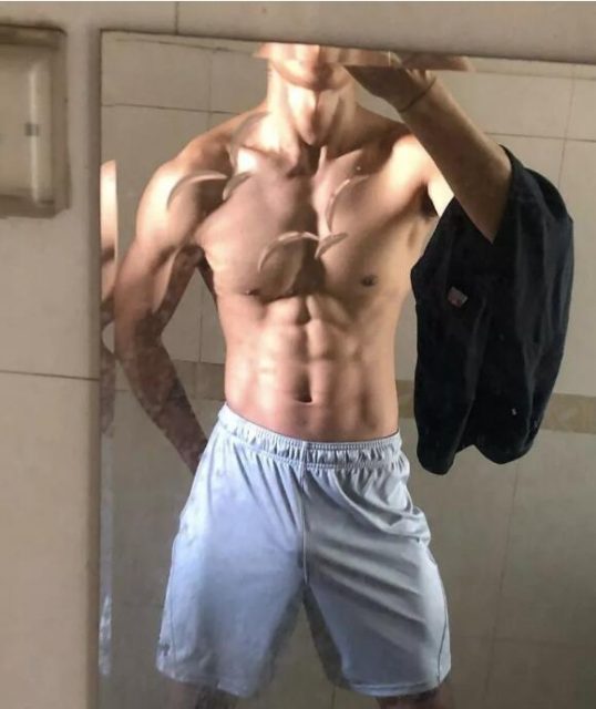 很黑特大足球体育生，笑起来很甜。 - 51虹马