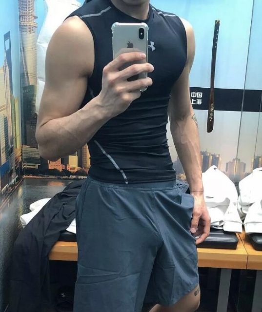 很黑特大足球体育生，笑起来很甜。 - 51虹马