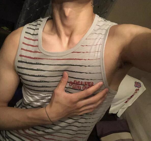 很黑特大足球体育生，笑起来很甜。 - 51虹马