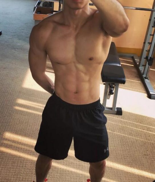 很黑特大足球体育生，笑起来很甜。 - 51虹马