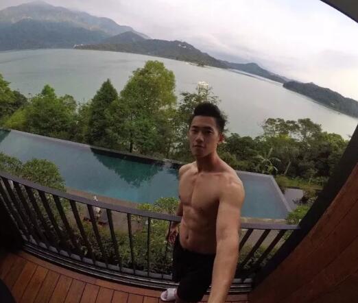 方块胸网红健身小哥，曾与王浩然一起拍片的好“基”友，单身可撩！ - 51虹马