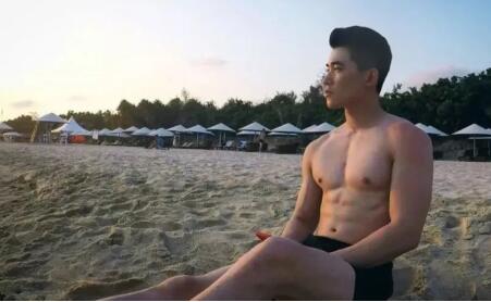 方块胸网红健身小哥，曾与王浩然一起拍片的好“基”友，单身可撩！ - 51虹马