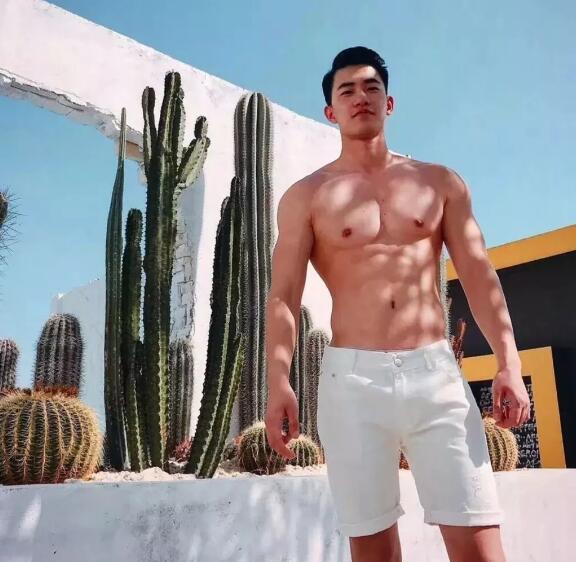 方块胸网红健身小哥，曾与王浩然一起拍片的好“基”友，单身可撩！ - 51虹马