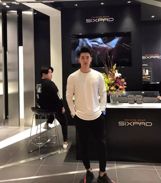 方块胸网红健身小哥，曾与王浩然一起拍片的好“基”友，单身可撩！ - 51虹马