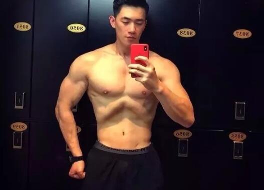 方块胸网红健身小哥，曾与王浩然一起拍片的好“基”友，单身可撩！ - 51虹马