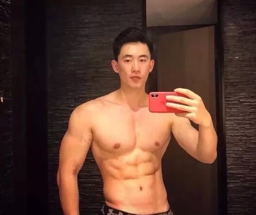 方块胸网红健身小哥，曾与王浩然一起拍片的好“基”友，单身可撩！ - 51虹马