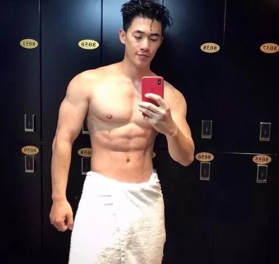方块胸网红健身小哥，曾与王浩然一起拍片的好“基”友，单身可撩！ - 51虹马