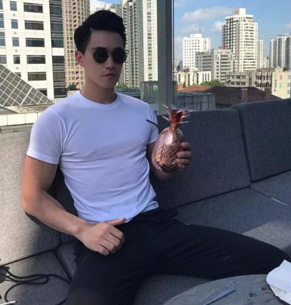 方块胸网红健身小哥，曾与王浩然一起拍片的好“基”友，单身可撩！ - 51虹马