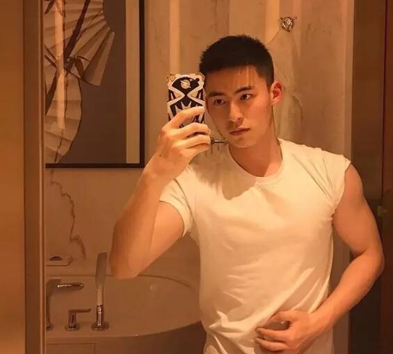 曾那么丑的彪学长找了个清华的小奶狗男友，励志吗 - 51虹马