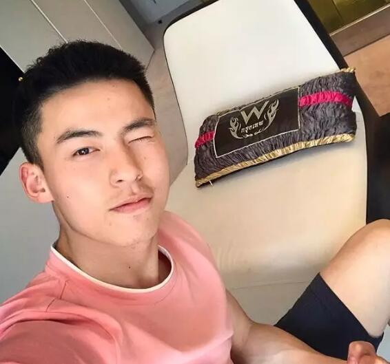 曾那么丑的彪学长找了个清华的小奶狗男友，励志吗 - 51虹马