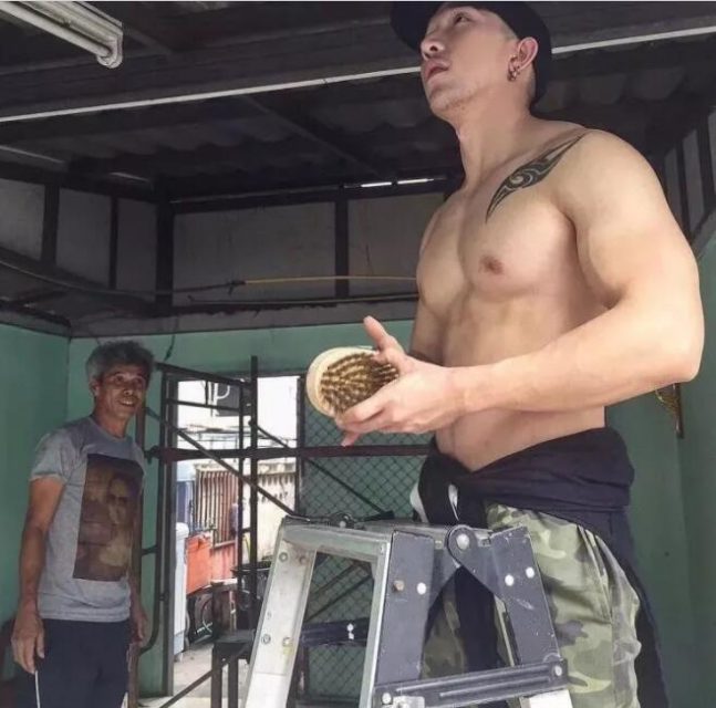 有了这样的肌肉装修工人，再也不用担心房子不好看了！-51虹马