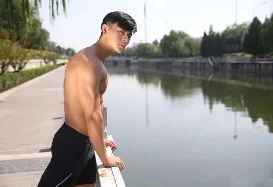 直播圈新晋大篪度天菜，业界第一好评大胸筋肉小狼狗!! - 51虹马