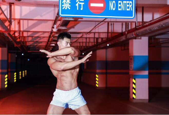 直播圈新晋大篪度天菜，业界第一好评大胸筋肉小狼狗!! - 51虹马