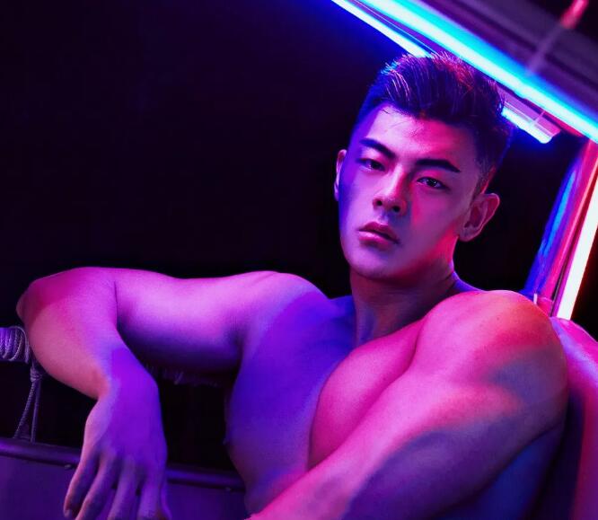 直播圈新晋大篪度天菜，业界第一好评大胸筋肉小狼狗!! - 51虹马