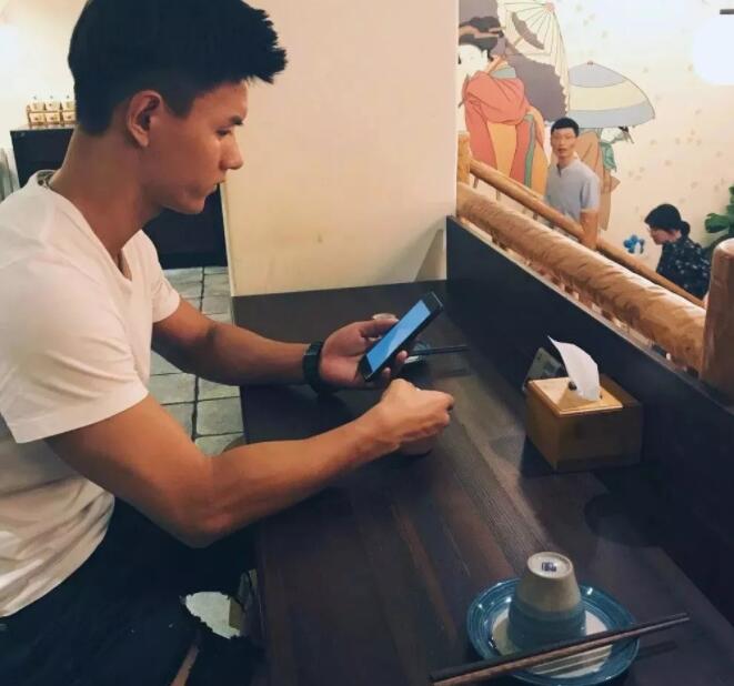 看点∣童颜巨肌长腿小野兽前^后^翘，他的sexxxy已经不允许他再这么低调了！ - 51虹马